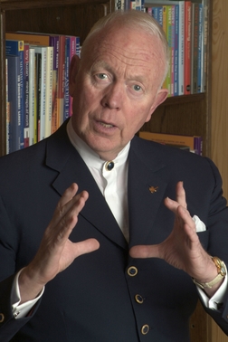 Photo de Tony Buzan, le psychologue anglais qui a formalisé le mindmapping